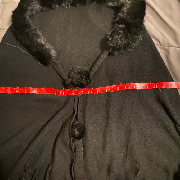 Vintage Black Shawl with Faux Fur - Picture 7 of 7